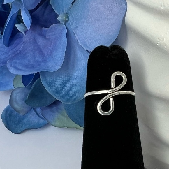 𝅺925 Sterling Silver Toe Ring - Picture 2 of 11